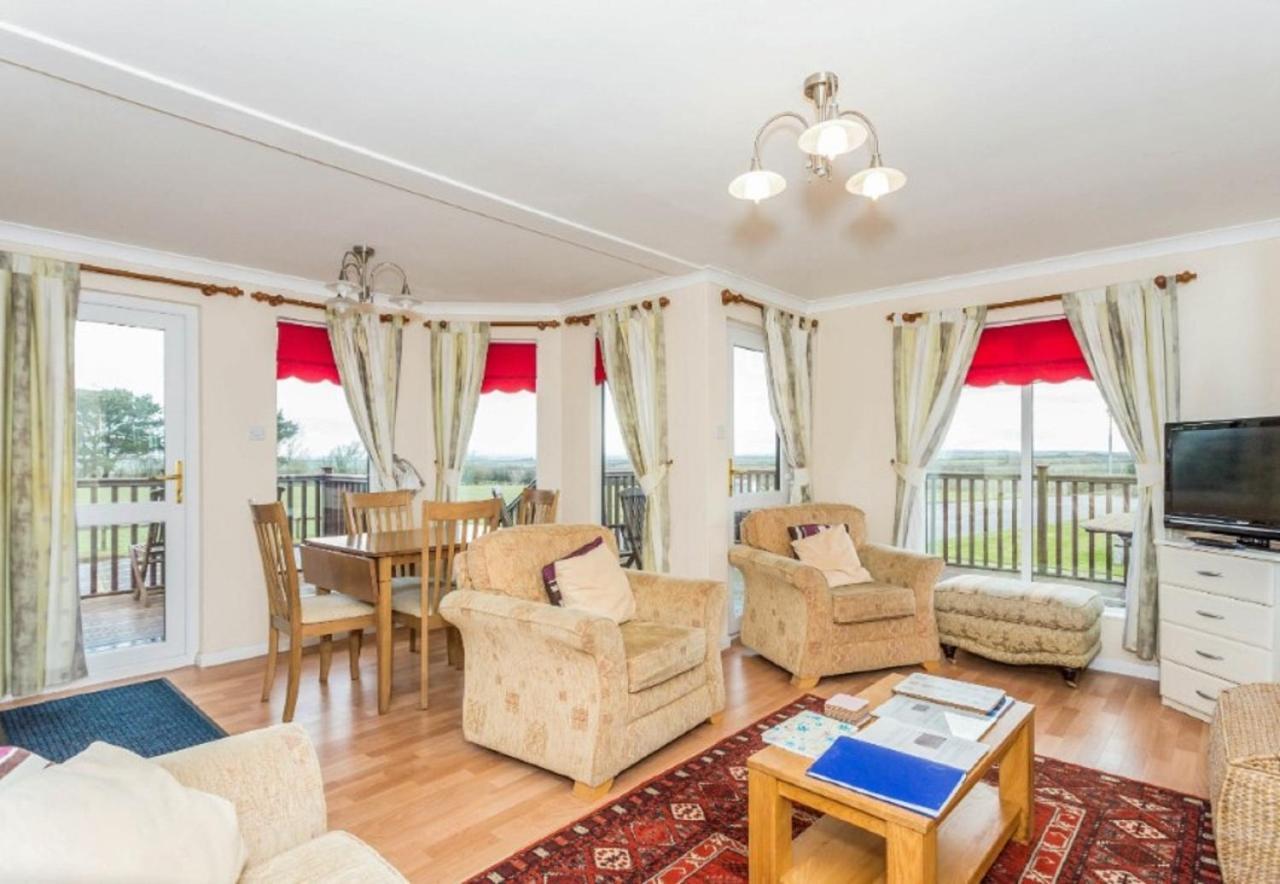 Wendy Lodge- Cottage, Sleeps 6 Adults *