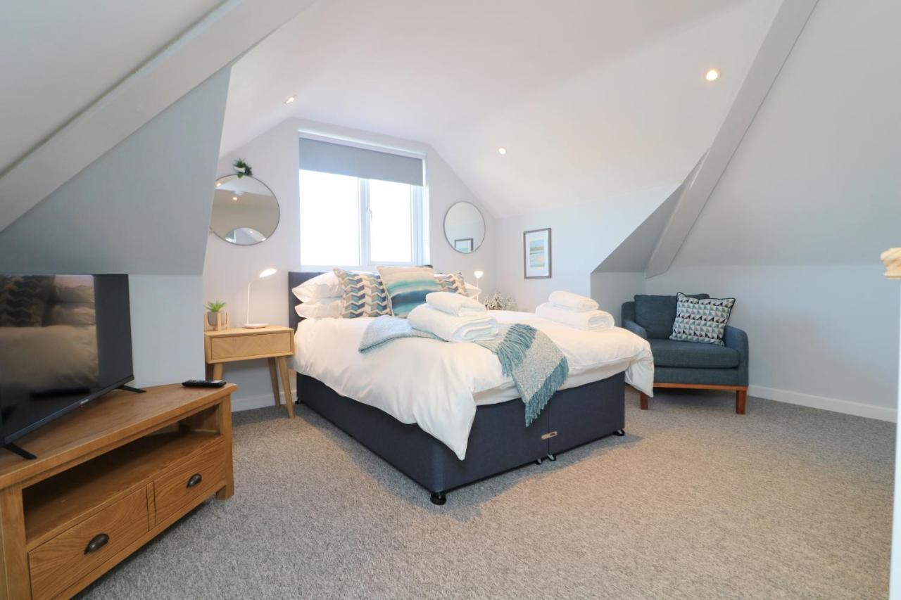 Townhouse, Close To Harbour With Sea Views *