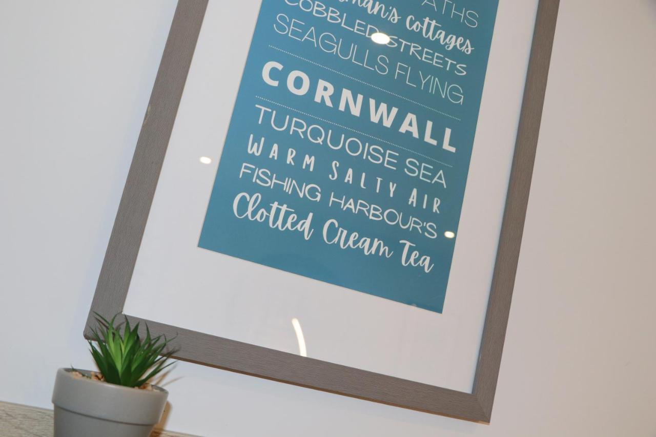 Townhouse, Close To Harbour With Sea Views * Padstow