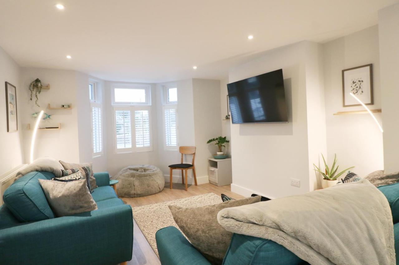 Townhouse, Close To Harbour With Sea Views *