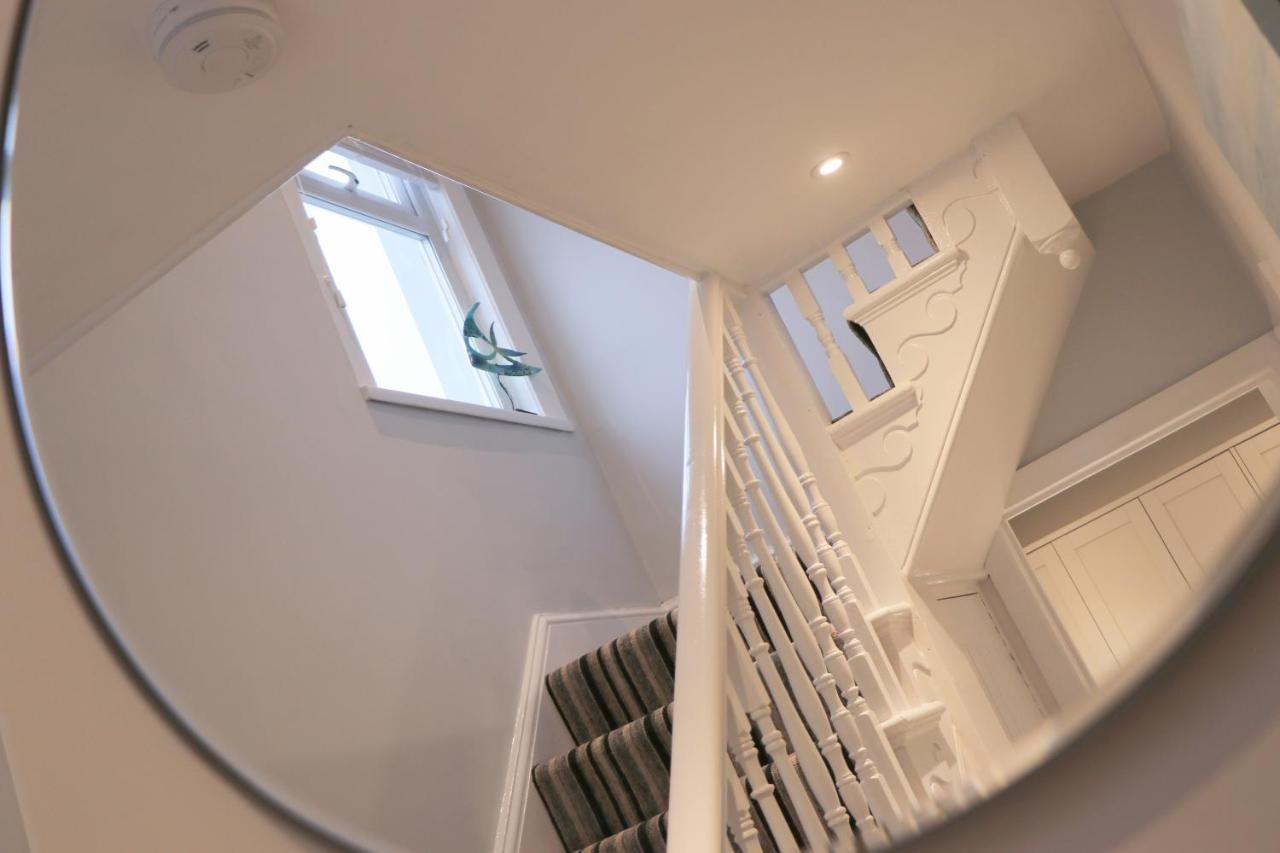 Townhouse, Close To Harbour With Sea Views * Padstow