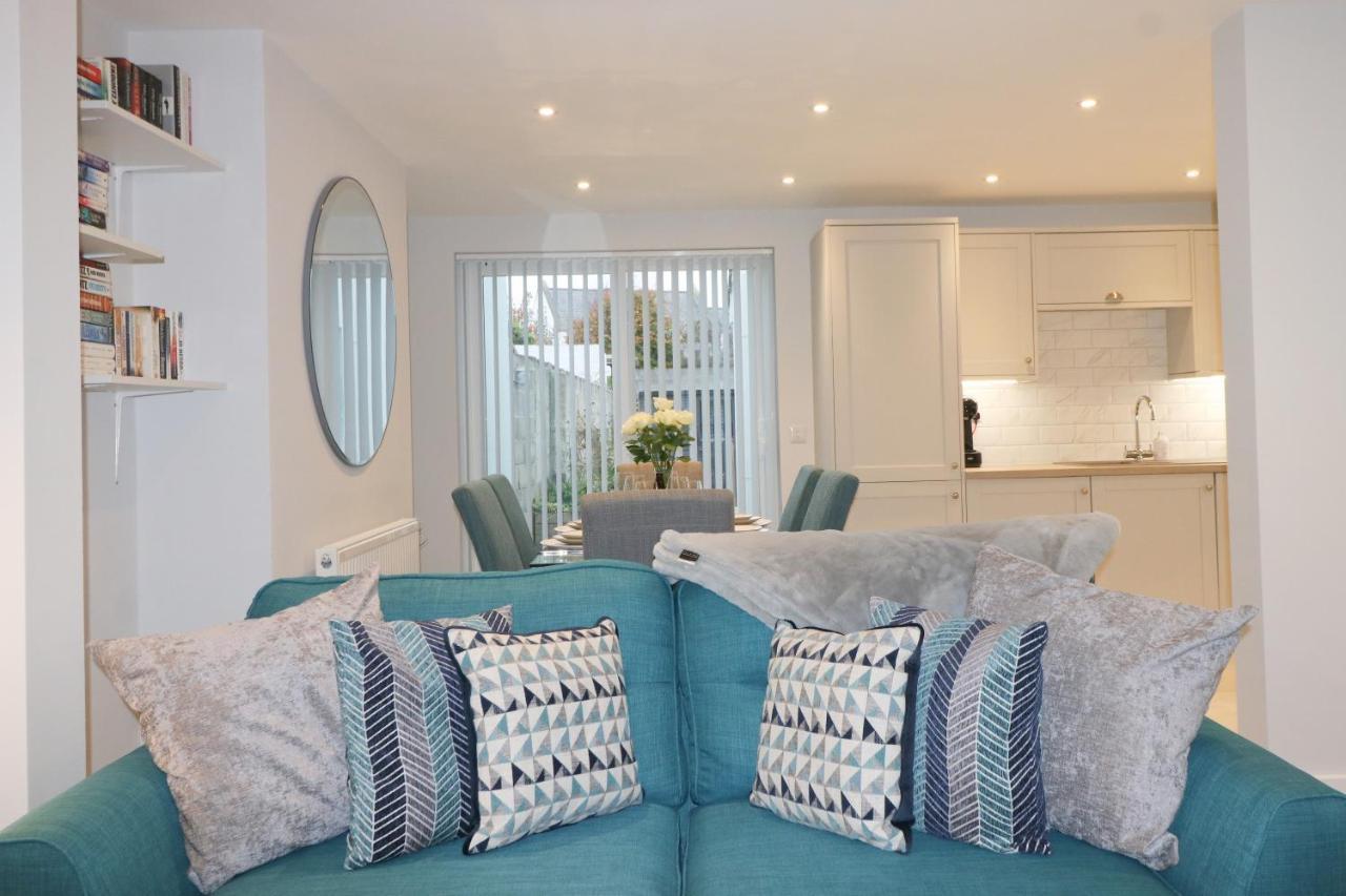 Townhouse, Close To Harbour With Sea Views * Padstow