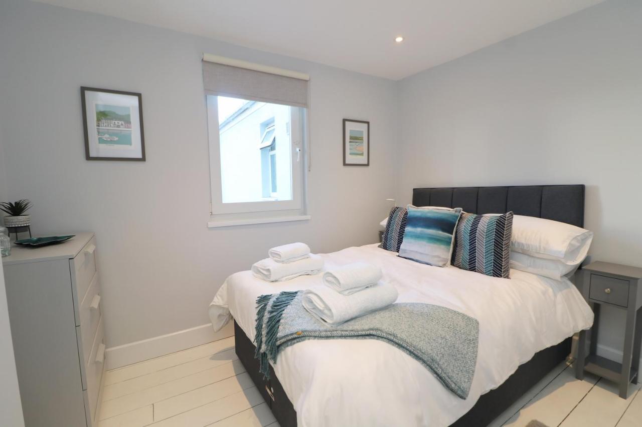 Townhouse, Close To Harbour With Sea Views Holiday home