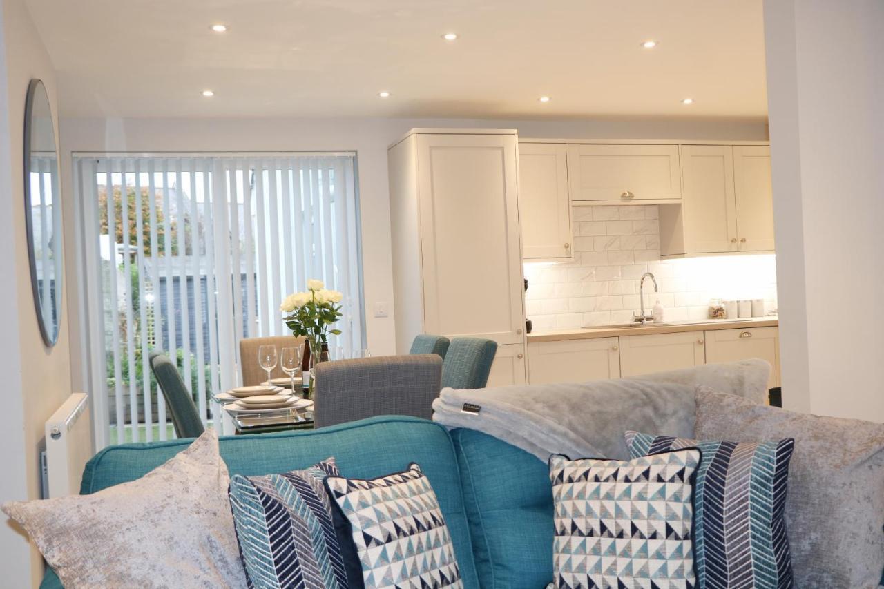 Townhouse, Close To Harbour With Sea Views Holiday home