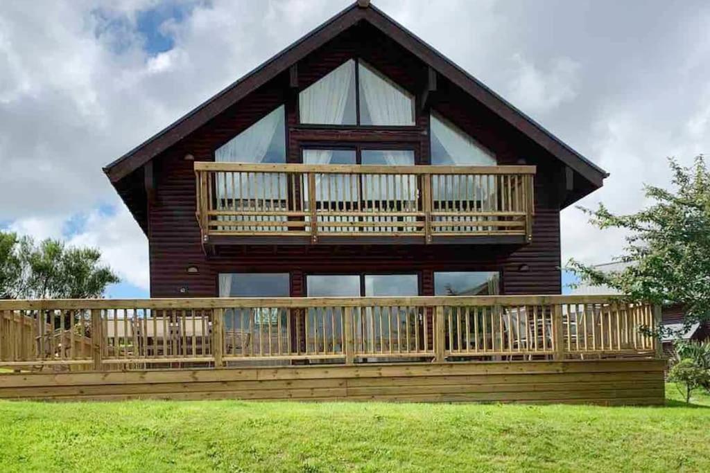 Retallack 4 Bedroom - Hot Tub For Hire On Request -pool & Holiday home