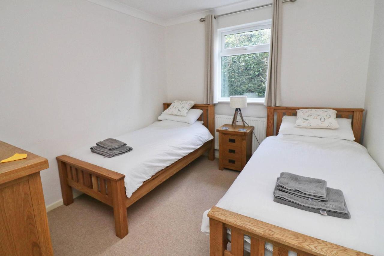 With Estuary Views, Parking & Balcony * Padstow