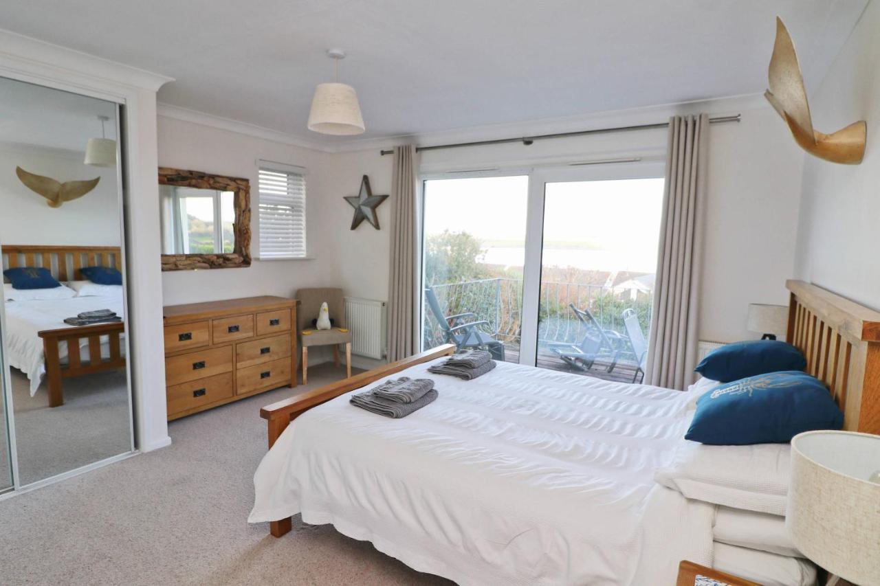Holiday home With Estuary Views, Parking & Balcony *