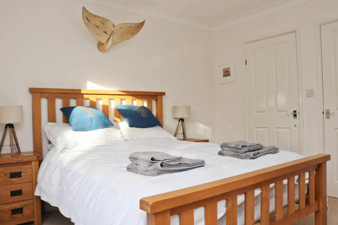 With Estuary Views, Parking & Balcony Holiday home Padstow