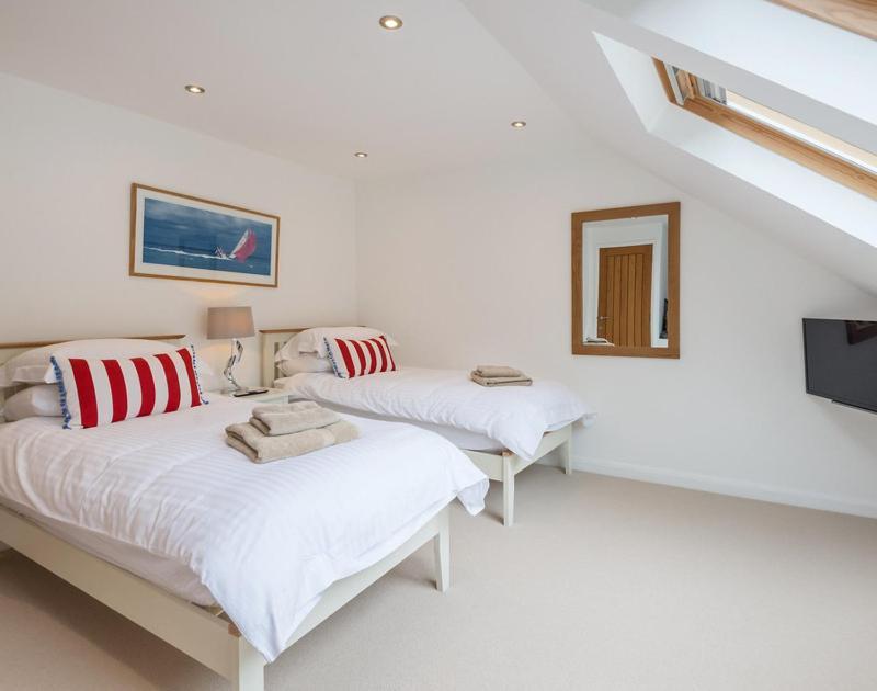 Upper Deck Apartment *