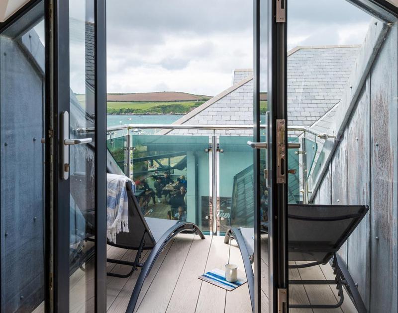 Apartment Upper Deck *