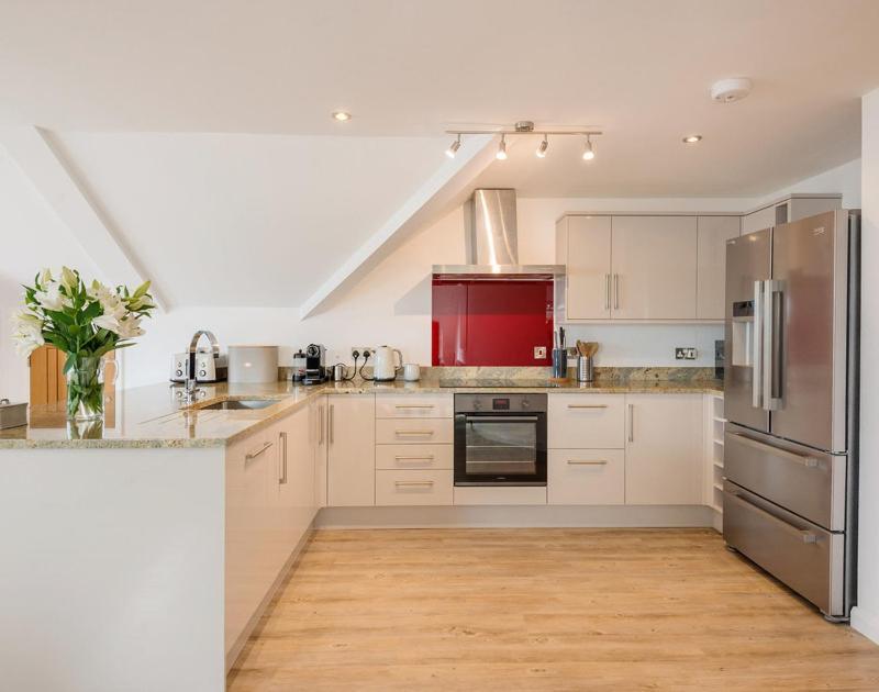 Upper Deck Apartment *