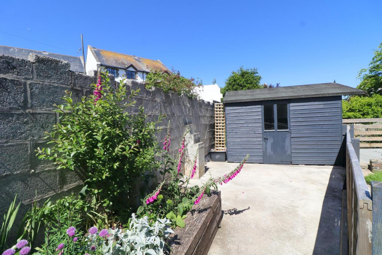 Townhouse, Close To Harbour With Sea Views * Padstow