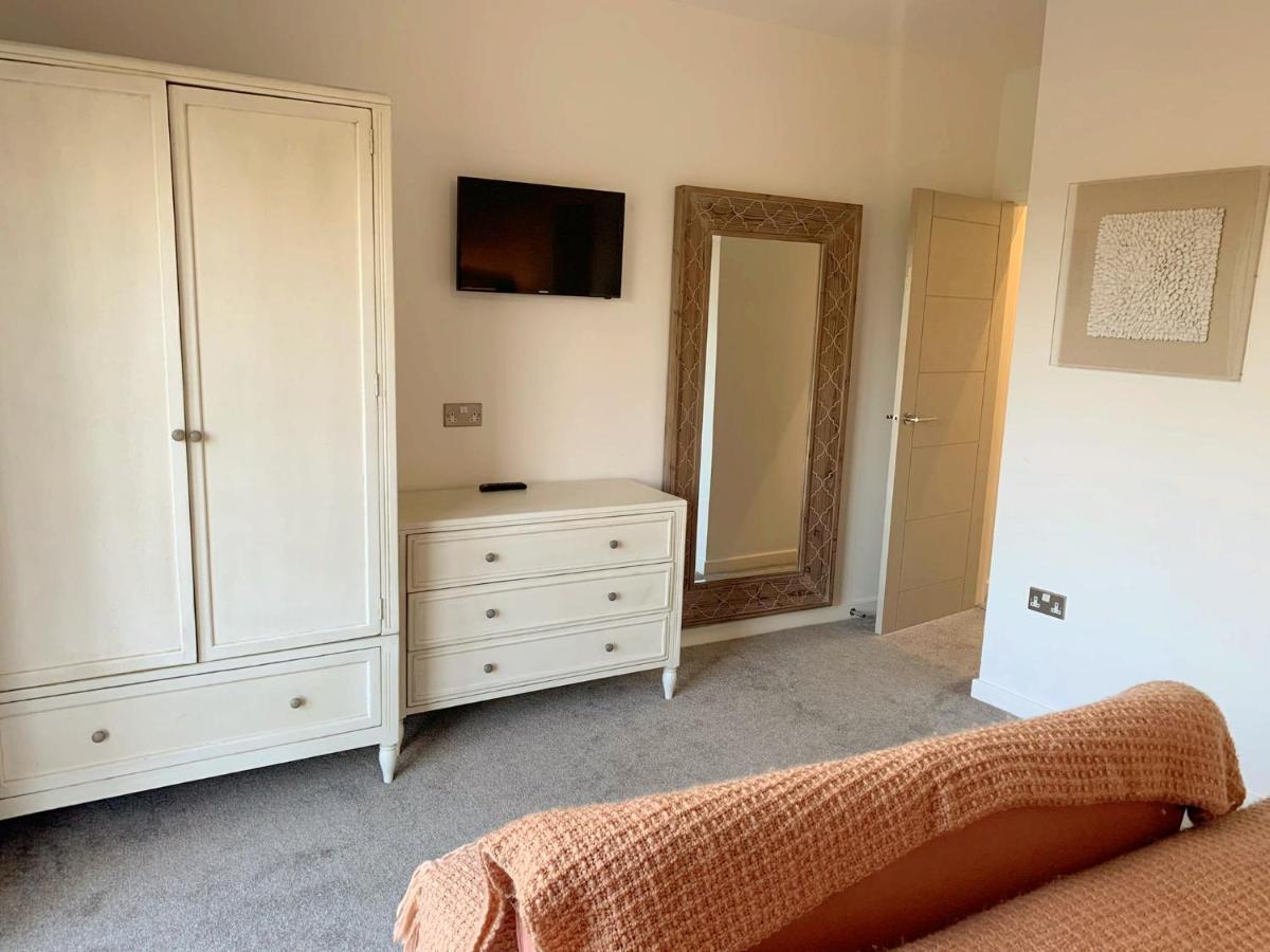 Holiday home Waveside-waterside With Hot Tubresort Poolgym *