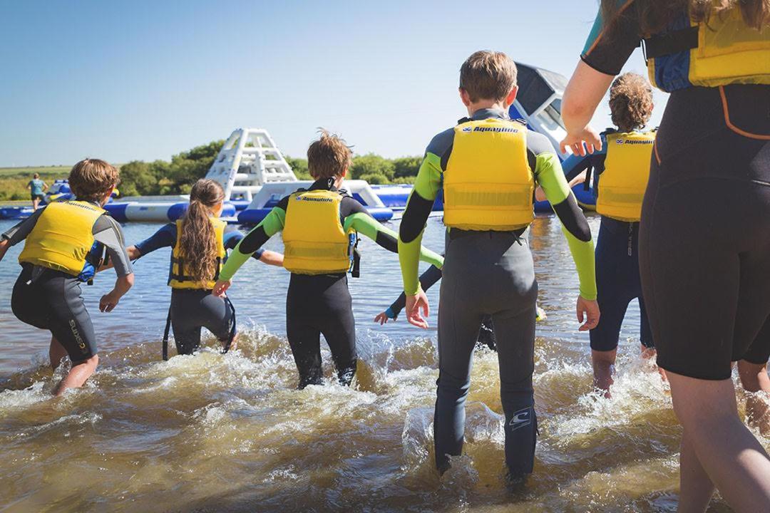 Waveside-waterside With Hot Tubresort Poolgym Holiday home *