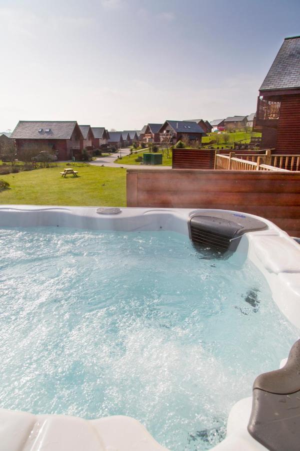 Puffin Hot Tub Lodge, 4 Bedrooms Resort, Pool,gym,bar * Padstow