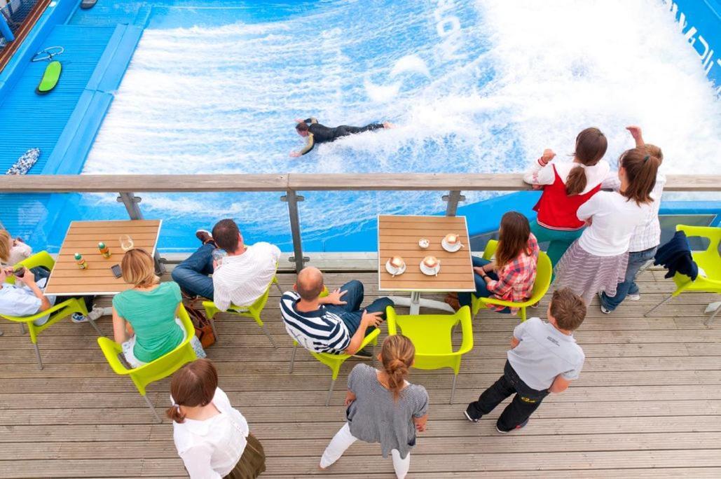 Waveside-waterside With Hot Tubresort Poolgym Holiday home