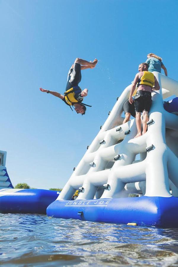 Waveside-waterside With Hot Tubresort Poolgym