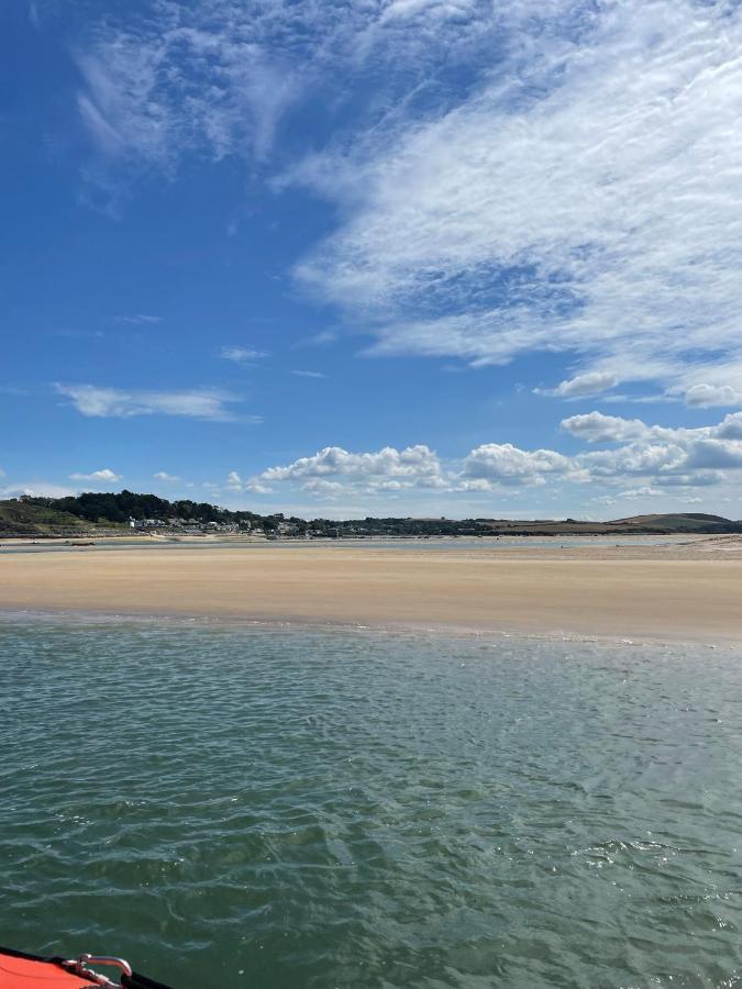 Holiday home Sunny Corner, Padstow. Spacious 3 Bedrooms, 2.5 Bathrooms, Parking, Garden. *