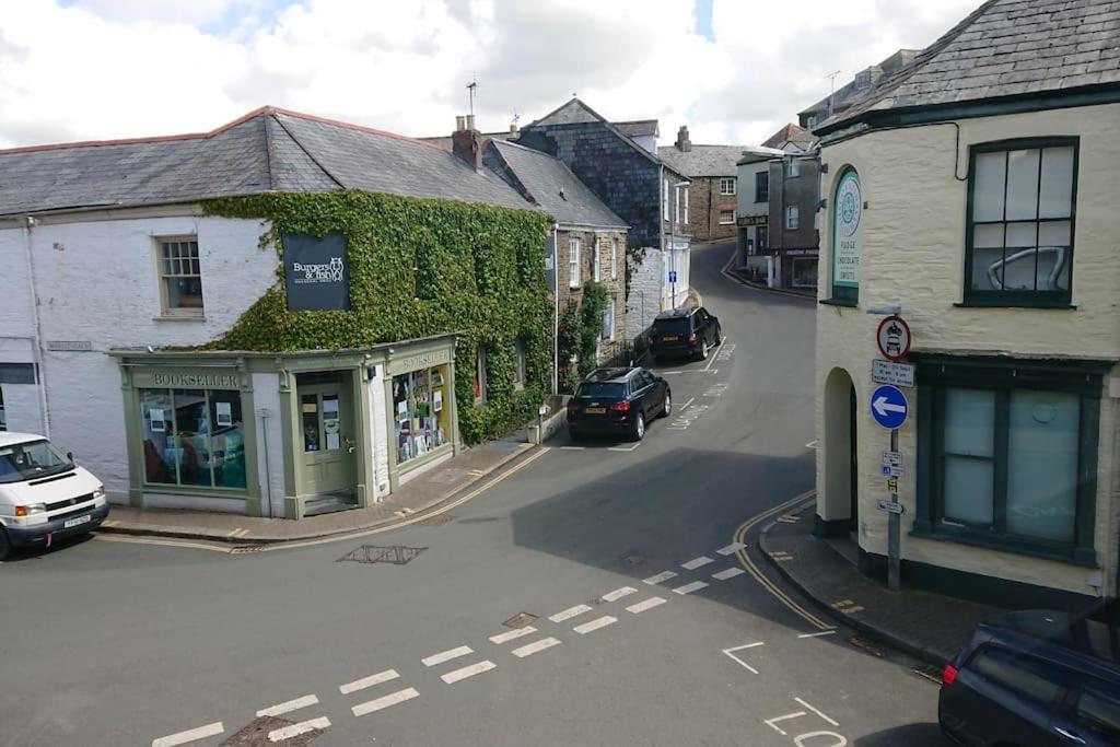 Grocer John's. The Heart Of The Old Town Apartment Padstow