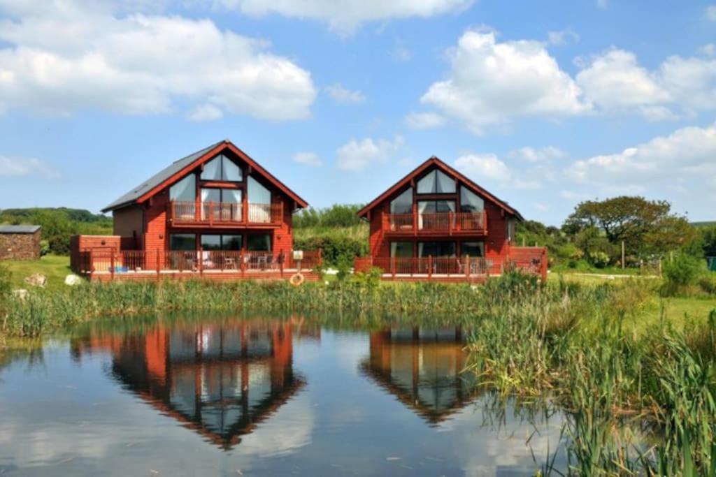 Swallow With Hot Tub, Dogs Welcome Sleeps 8, Great Facilities Resort Padstow