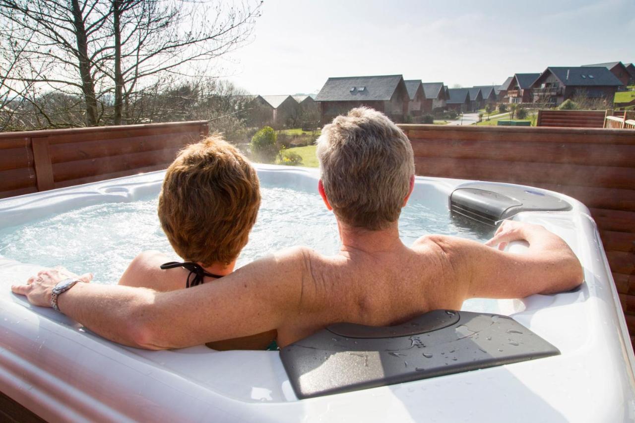 Swallow With Hot Tub, Dogs Welcome Sleeps 8, Great Facilities Resort