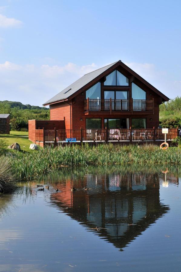 Swallow With Hot Tub, Dogs Welcome Sleeps 8, Great Facilities Resort Padstow