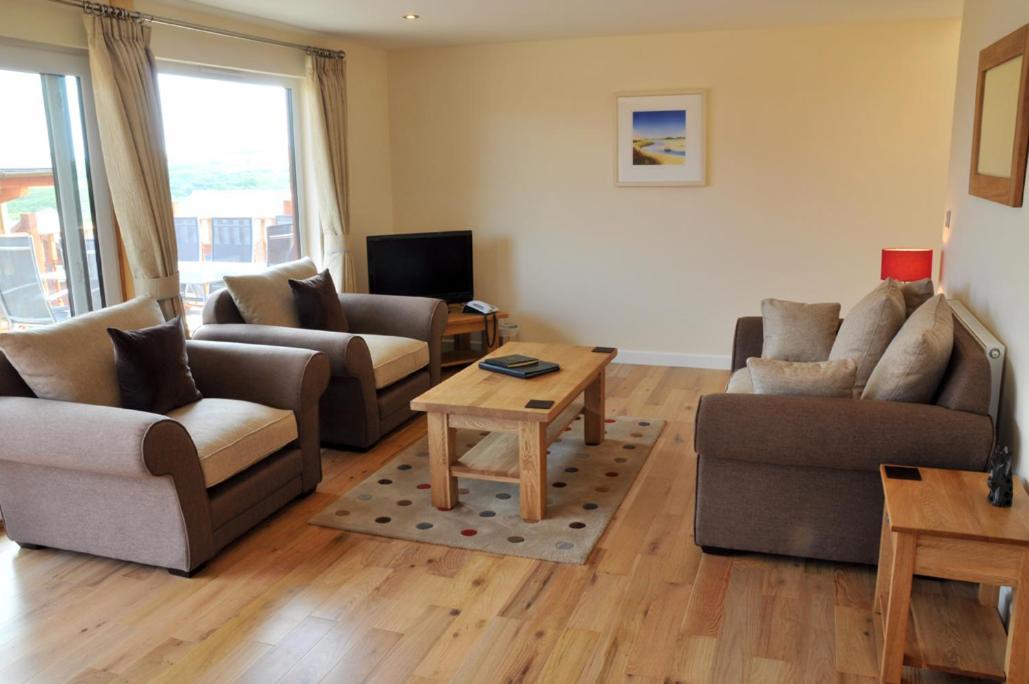 Swallow With Hot Tub, Dogs Welcome Sleeps 8, Great Facilities