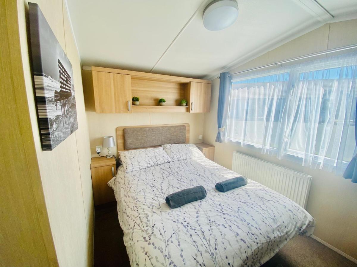 B47 Caravan Seven Bays * Padstow