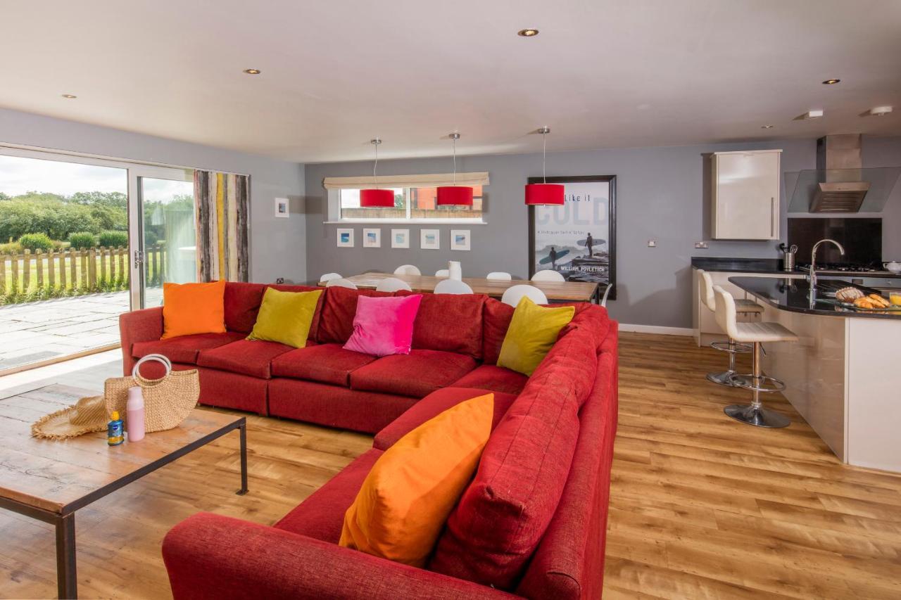 Pointbreak Sleeps 12 With Hot Tub-great Celebration House-dog Friendly * Padstow