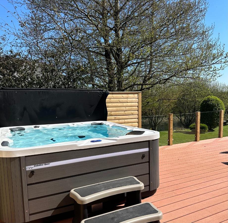 Puffin Hot Tub Lodge, 4 Bedrooms Resort, Pool,gym,bar Resort Padstow