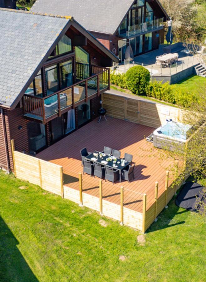 Resort Puffin Hot Tub Lodge, 4 Bedrooms Resort, Pool,gym,bar Padstow