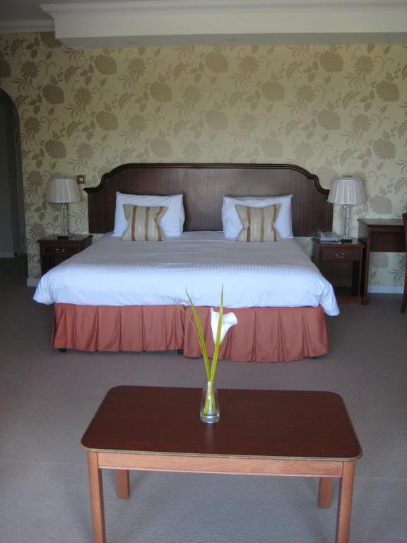 Treglos Hotel