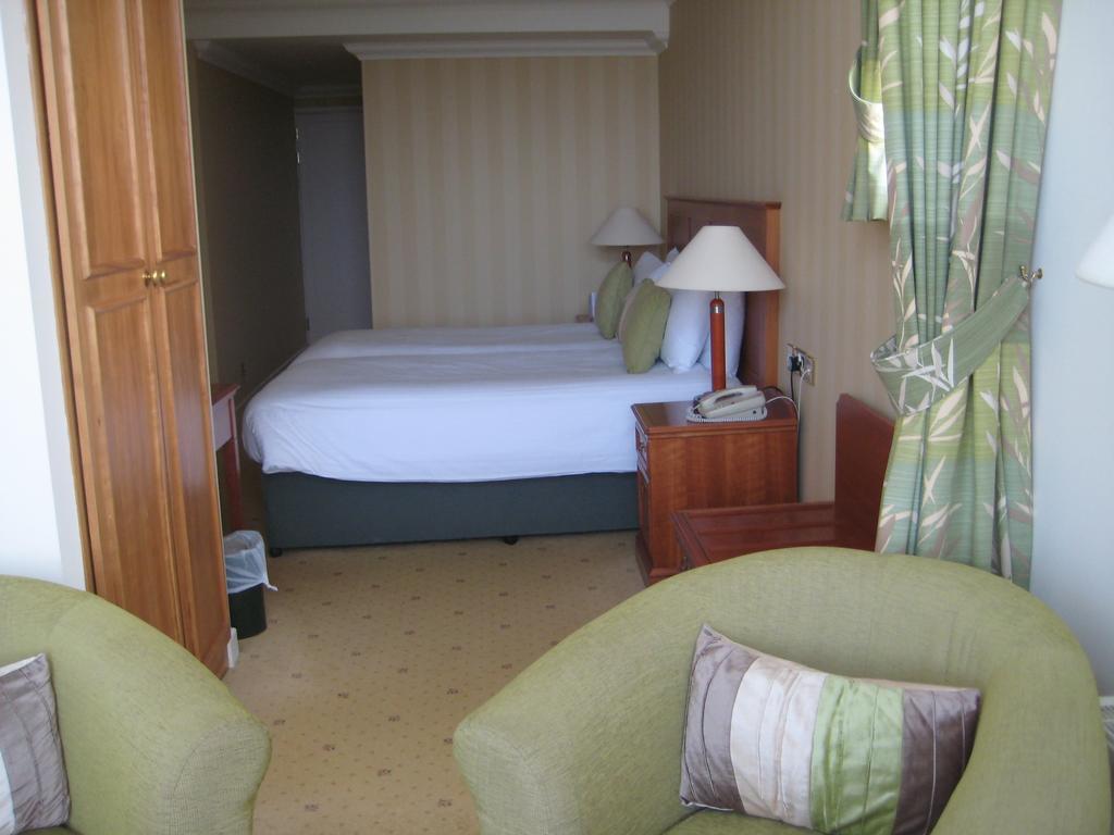 Treglos 4*