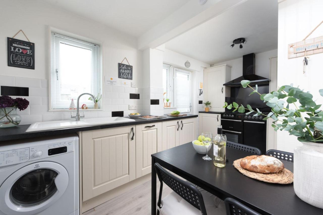 Holiday home Sunshine Cottage,