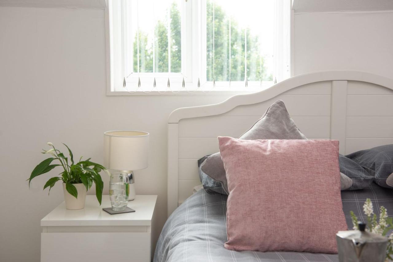 Holiday home Sunshine Cottage, *