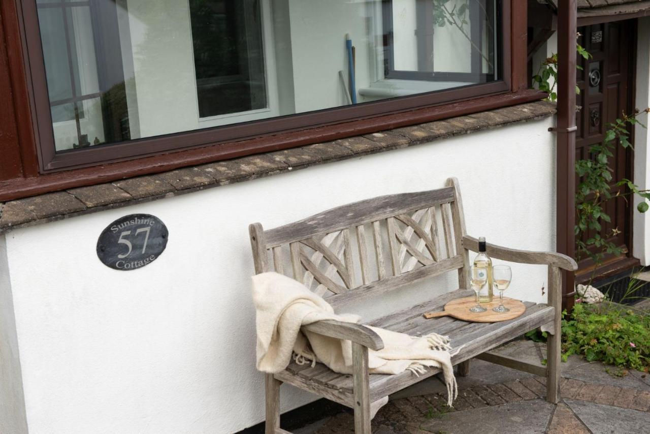 Holiday home Sunshine Cottage,
