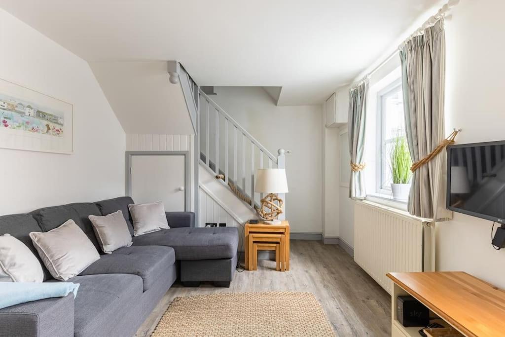 Stunning Cosy In Old Town Sleeps 4 Holiday home Padstow