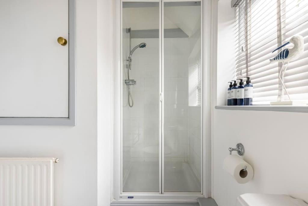 Stunning Cosy In Old Town Sleeps 4 Holiday home Padstow