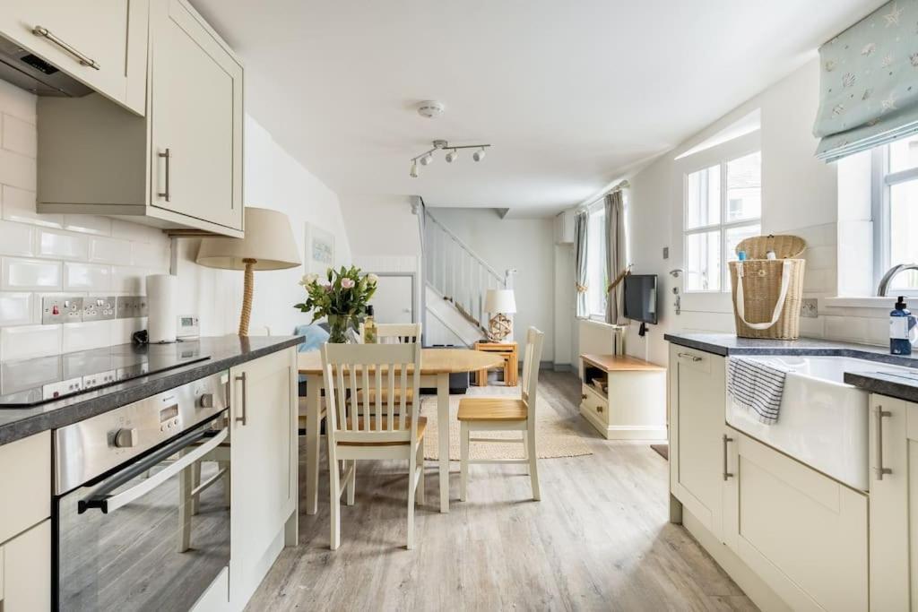 Stunning Cosy In Old Town Sleeps 4 Padstow
