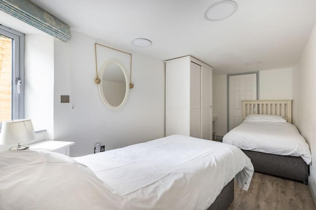 Stunning Cosy In Old Town Sleeps 4 Holiday home Padstow