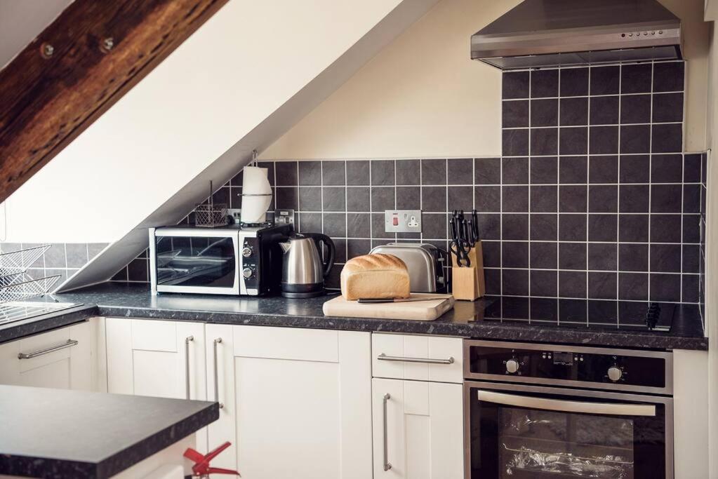 Duke House - Floor - 1 Bedroom With Hot Tub Apartment *