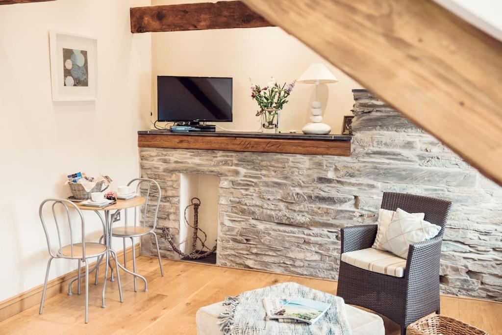 Duke House - Floor - 1 Bedroom With Hot Tub Apartment