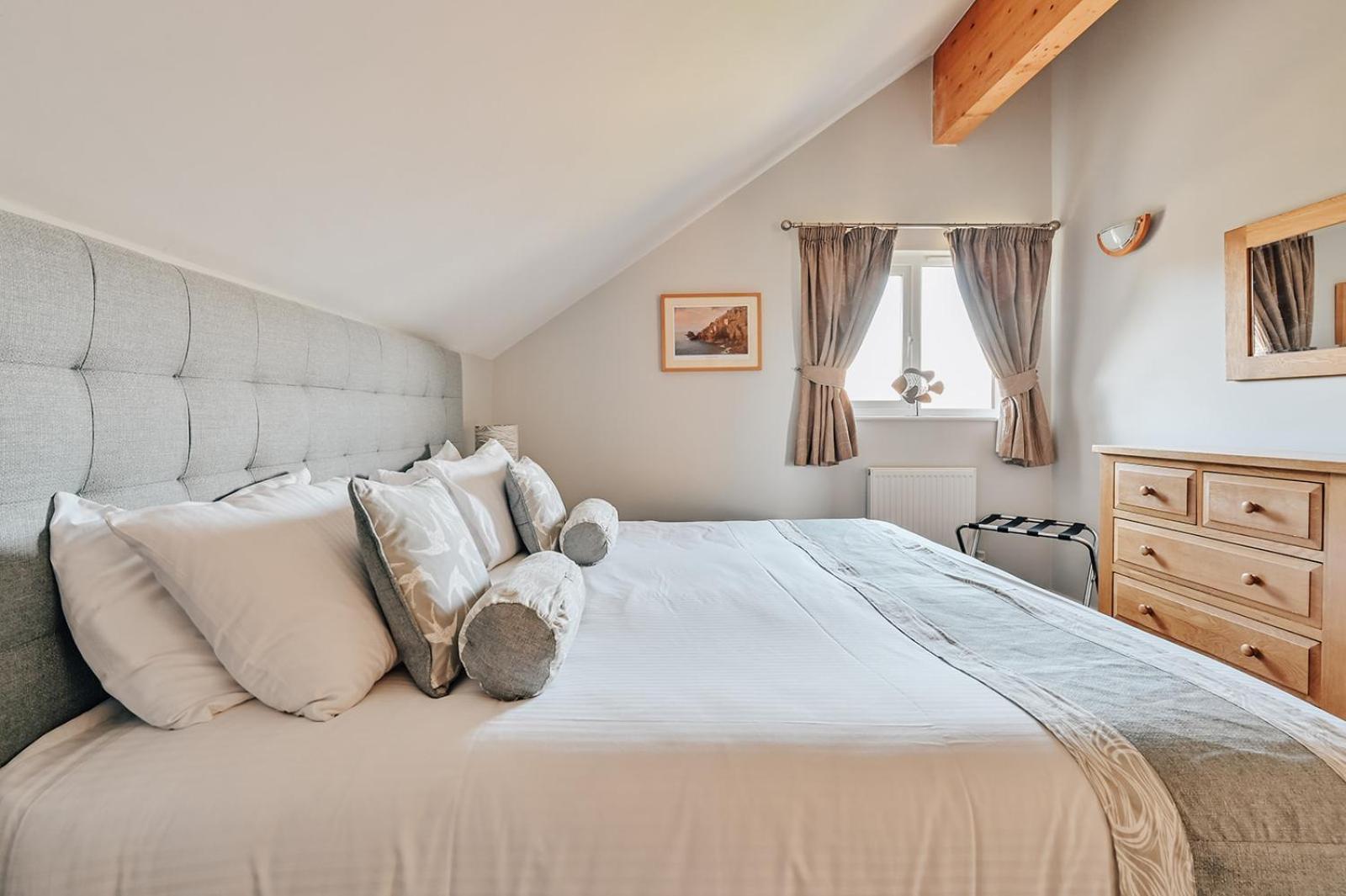 Resort Swallow With Hot Tub, Dogs Welcome Sleeps 8, Great Facilities *