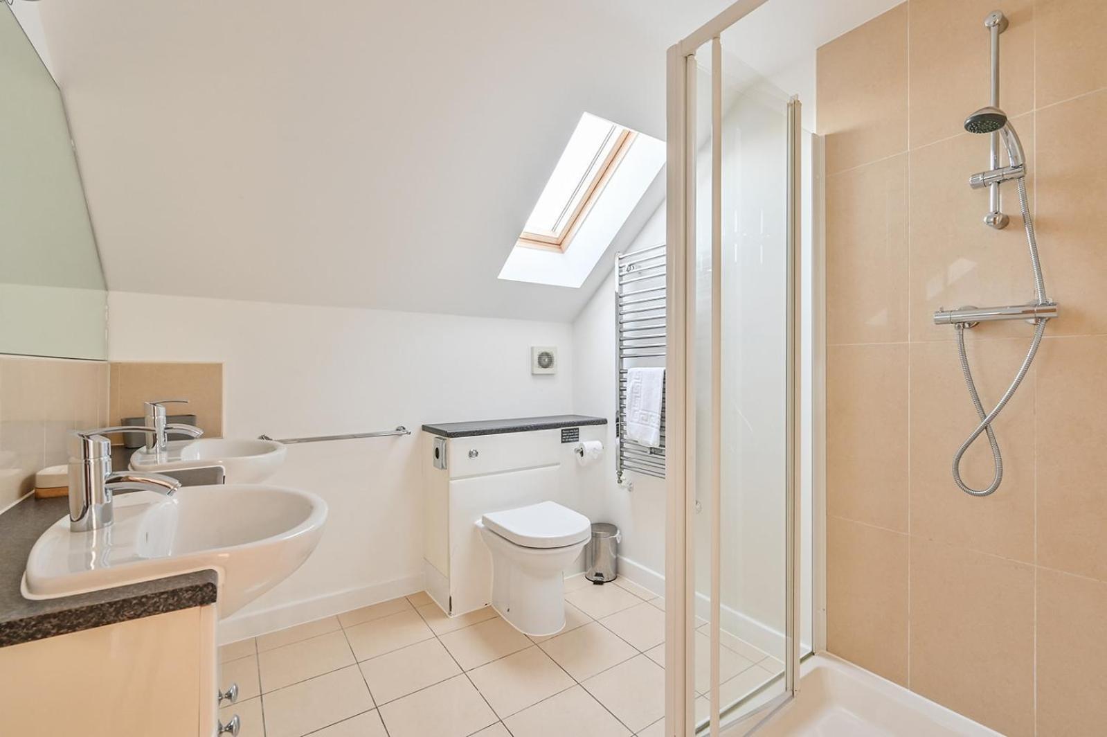 Swallow With Hot Tub, Dogs Welcome Sleeps 8, Great Facilities * Padstow