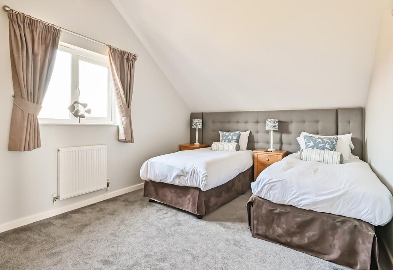 Swallow With Hot Tub, Dogs Welcome Sleeps 8, Great Facilities *