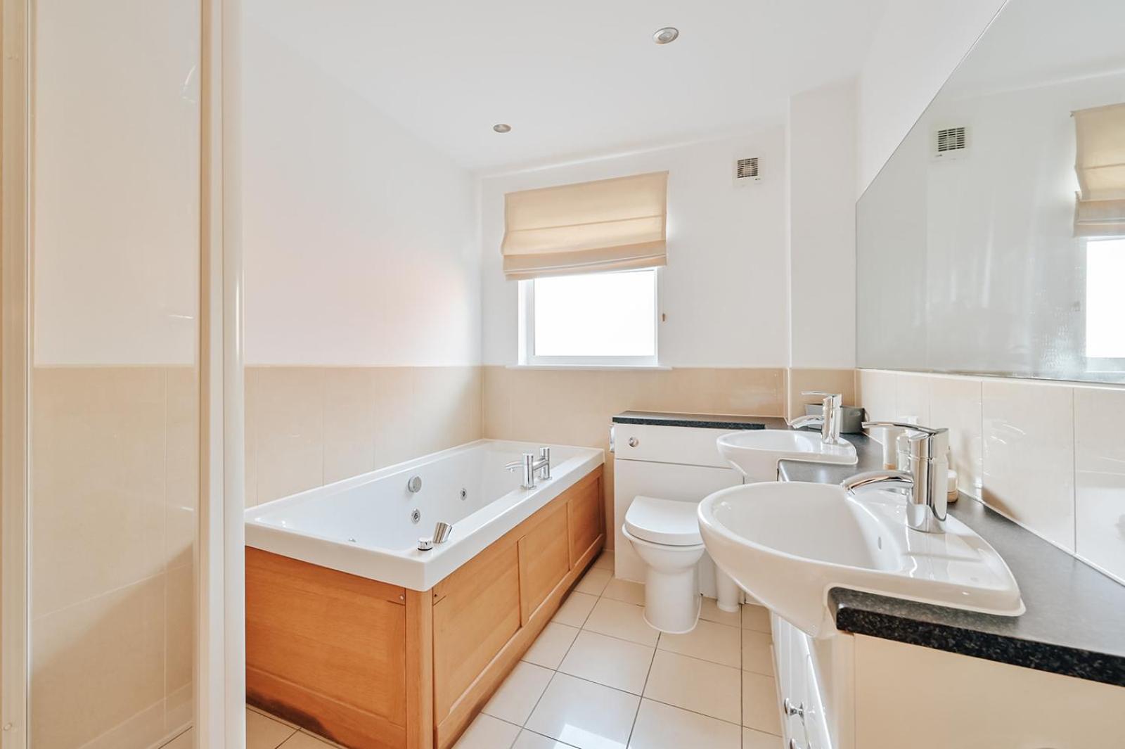 Resort Swallow With Hot Tub, Dogs Welcome Sleeps 8, Great Facilities