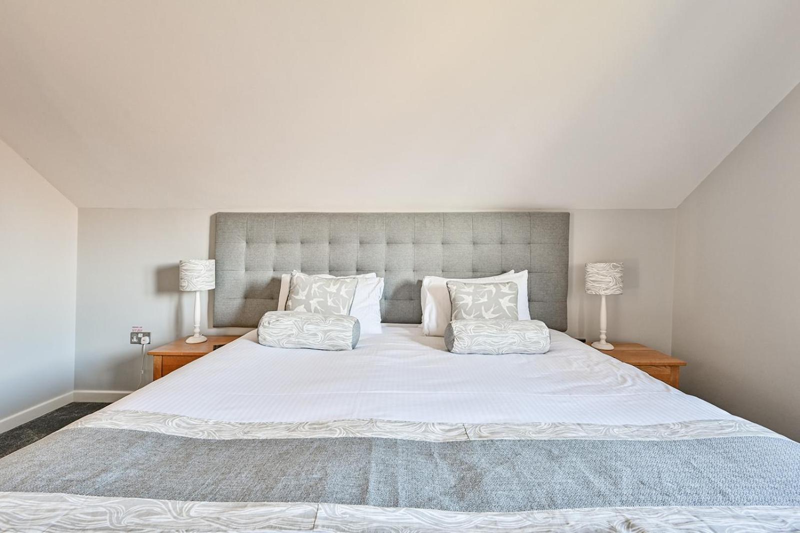 Resort Swallow With Hot Tub, Dogs Welcome Sleeps 8, Great Facilities