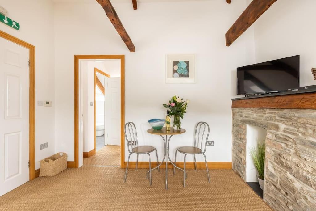 Duke House - Floor - 1 Bedroom With Hot Tub *