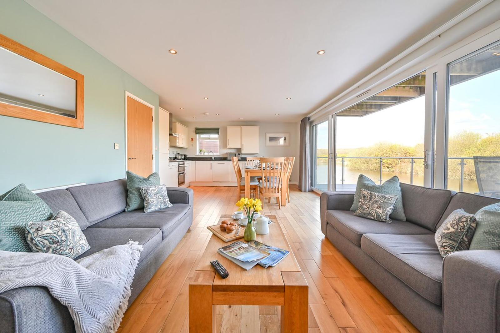 Lakeside House On Retallack With Hot Tub 110 *