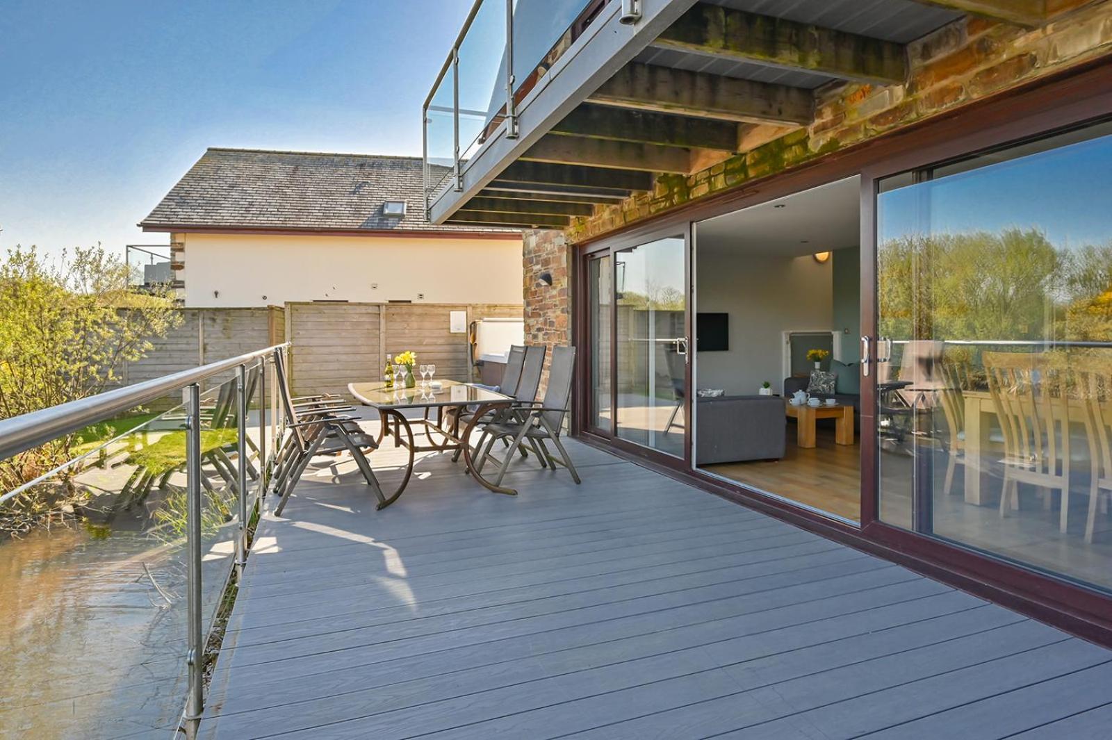 Lakeside House On Retallack With Hot Tub 110